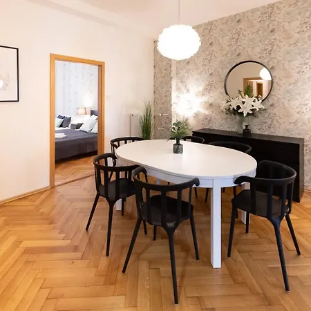 Luxury In Prime Location Apartmán *