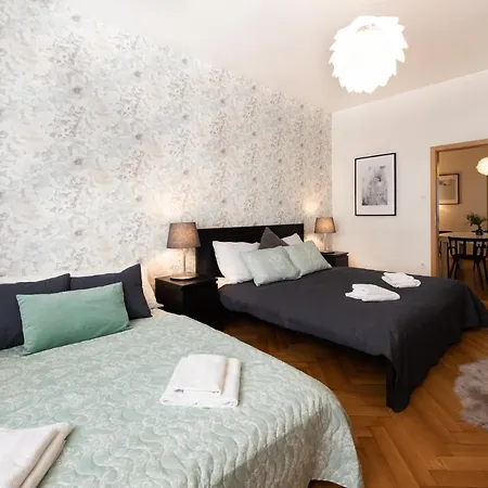 Luxury In Prime Location Apartmán *