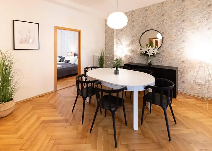 Luxury In Prime Location Apartmán *