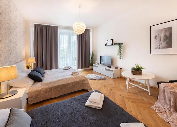 Luxury In Prime Location *