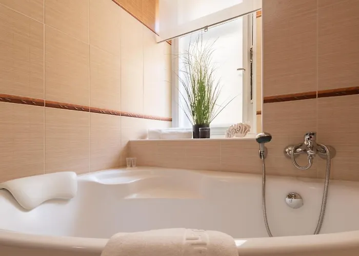 Luxury In Prime Location *