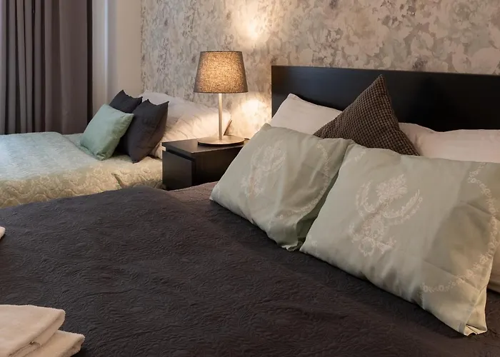 Luxury In Prime Location דירה *