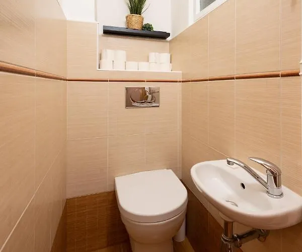 Luxury In Prime Location דירה