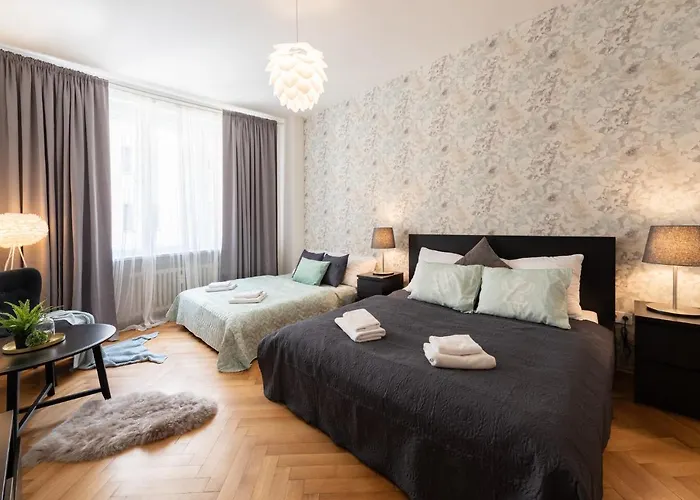 Luxury In Prime Location דירה *