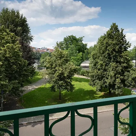 Luxury In Prime Location Apartmán